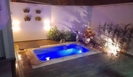 Sobrado à venda, 3 dormitórios, 1 suíte, planejados, piscina, Condomínio Villagio di Itaici, Indaiatuba.