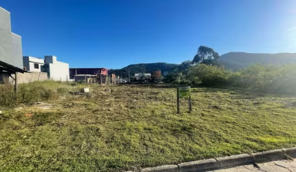 LINDO TERRENO AO LADO DA ÁREA VERDE
