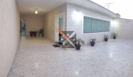 Excelente Casa à Venda na Penha - 200m² área útil, 3 dormitórios sendo 1 suíte máster com hidro - 3 vagas - terreno  10 x 20