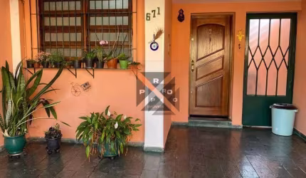Casa térrea na Mooca - 2 dormitórios-cozinha americana- quintal lateral-forno de pizza-edícula e 2 vagas