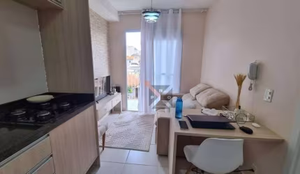 Vila Alpina, 1 dormitório, sala dois ambientes com varanda, Wc, cozinha integrada e lavanderia, finamente decorado