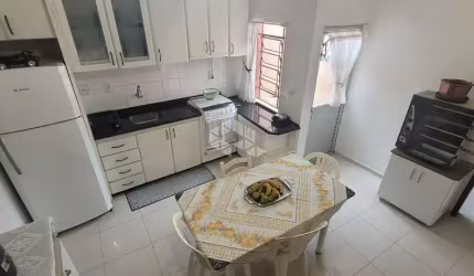 Casa com quatro dormitórios no Estreito