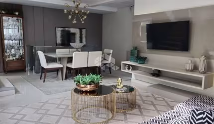 Casa sem mobiliada com três suítes no Córrego Grande, Florianópolis/SC