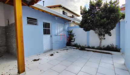 Casa 2 dormitórios para Locação em Atibaia, Vila Rica, 2 dormitórios, 2 banheiros, 4 vagas