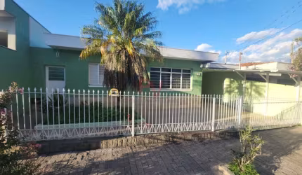 Casa 3 dormitórios para Locação em Atibaia, Centro, 3 dormitórios, 2 banheiros, 2 vagas