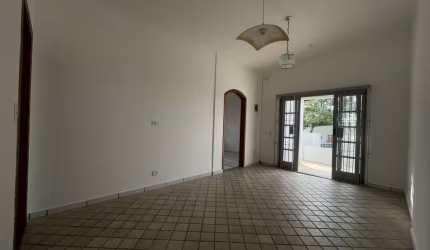 Casa 2 dormitórios para Locação em Atibaia, Jardim Alvinópolis, 2 dormitórios, 1 suíte, 2 banheiros