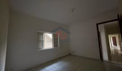 Casa 3 dormitórios para Locação em Atibaia, Jardim Alvinópolis, 3 dormitórios, 1 suíte, 2 banheiros, 2 vagas