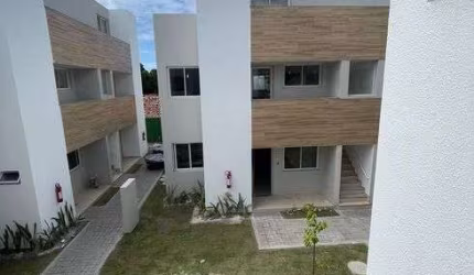 Cobertura em Buraquinho com 3|4, 01G e 150M²