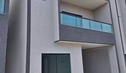 Casa em Lauro de Freitas com 4|4, 02G e 168M²