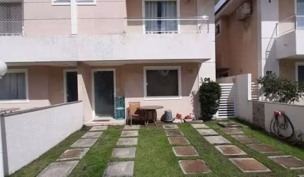 Casa em Lauro de Freitas com 3|4, 02G e 130M²