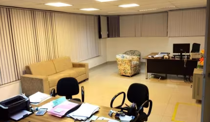 Sala Comercial em Laurdo de Feritas com 01G e 170M²
