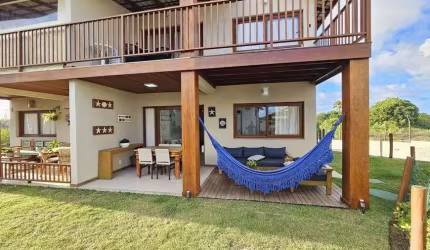 Village em Imbassaí com 2|4, 02G e 80M²