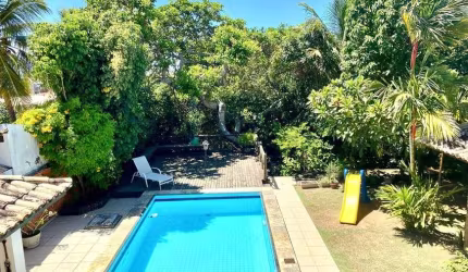 Casa em Vilas do Atlântico com 4|4, 03G e 278M²