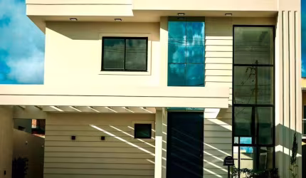 Casa Duplex em Alphaville Litoral Norte com 4|4, 02G e 221M²
