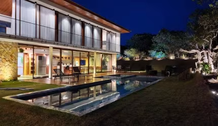 Casa em Praia do Forte com 6|4, 06G e 468M²