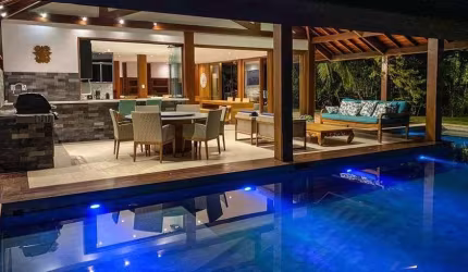 Casa Alto Padrão em Praia do Forte com 4|4, 04G e 450M² | Terreno 544M²