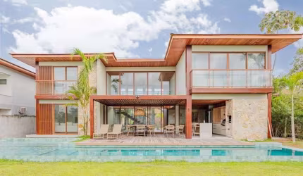 Casa Alto Luxo em Praia do Forte com 5|4, 04G e 400M² e Terreno de 800M²