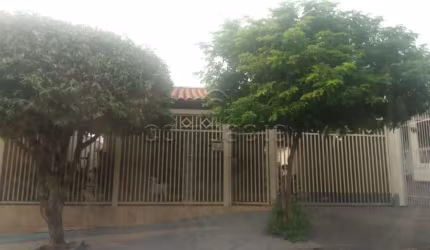 Casa Vende - 3 quartos - Conjunto Habitacional Cristo Rei
