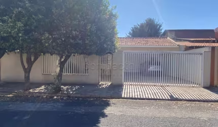 Casa térrea com 3 quartos no Tarraf II