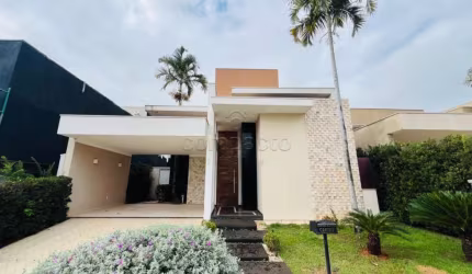 Casa térrea com 3 Suítes e Piscina para alugar - Recanto do Lago