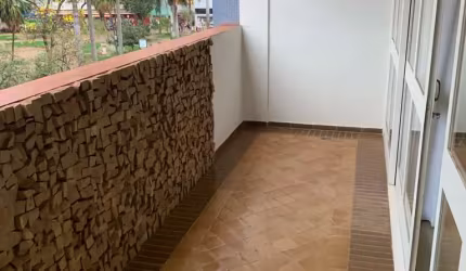 ÓTIMO APTO. NO CENTRO DE RIBEIRÃO -PROXIMO AO TEATRO MUNICIPAL- 3 DORMITÓRIOS SENDO 1 SUITE - RICO EM ARMÁRIOS - COZINHA PLANEJADA -VARANDA - LAVANDERIA - 1 VAGA DE GARAGEM-