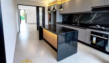 CASA TÉRREA CONDOMINIO SAN MARCO-PRONTA PARA MORAR-AMBIENTES INTERNOS:3 SUÍTES AMPLAS, CLIMATIZADAS E COM MÓVEIS PLANEJADOS- ESCRITÓRIO COM PLANEJADOS E AR-CONDICIONADO-LAVABO COM PIA EM MÁRMORE TRAVE