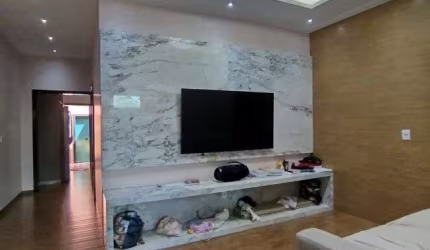 Vendo linda casa na Rod A. Montenegro, rua Ronaldo Barata, a 500m no Líder e Parque Shopping.