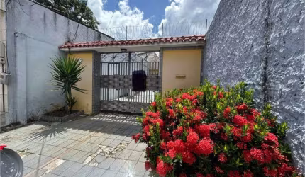 JN VENDO CASA DE DOIS ANDARES EM PASSAGEM NO BAIRRO DA MARAMBAIA CASA ADAPTADA