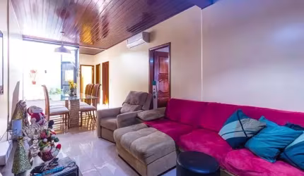 JN VENDO CASA COM TRÊS QUARTOS DUAS SUÍTES PRONTA PARA MORAR