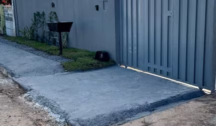 Sobrado com Piscina 3 quartos Sendo 3 Suítes Bairro Nossa Senhora Aparecida, Coxipó