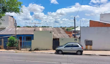 Casa na Av. Juliano da Costa Marques - Bela Vista - Cuiabá - MT