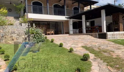 Ubatuba, Enseada - Casa alto padrão de frente para o mar com 05 suítes de frente para o mar..