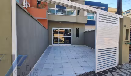 Ubatuba, Itaguá - Sobrado geminado com área útil de 80 m² e área total de 100 m2 com.