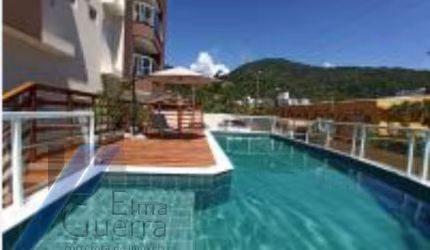 Ubatuba, Toninhas - Apartamento  cobertura próximo a praia com 03 dormitórios, sendo 01 suíte com vista para o mar.