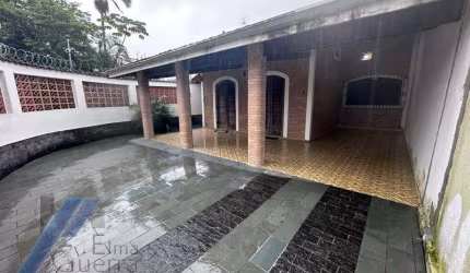 Ubatuba, Itaguá - Casa mobiliada com 03 dormitórios, sendo 01 suíte proximo da praia.