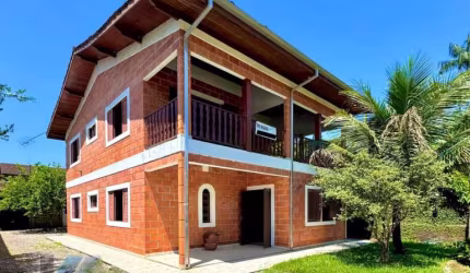 Ubatuba - Ressaca - Linda casa sobrado com 4 dormitorios sendo 02 suites, com terreno de 450 m2.