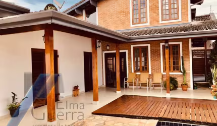Ubatuba, Centro - Casa sobrado com 03 dormitórios, sendo 01 suíte e area de laze..