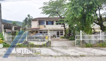 Ubatuba, Jardim Samambaia - Casa com 10 dormitórios, sendo 10 suítes com terreno de 750 m2.