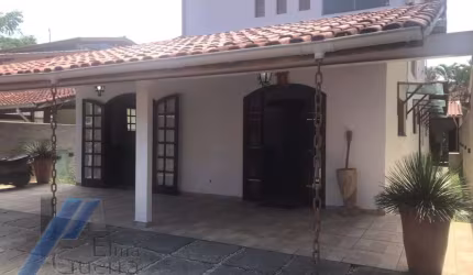 Ubatuba, Itaguá - Casa com 04 dormitórios, sendo 01 suíte.