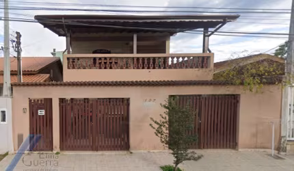 Ubatuba, Itaguá - Sobrado próximo a praia com 04 dormitórios, sendo 02 suítes.