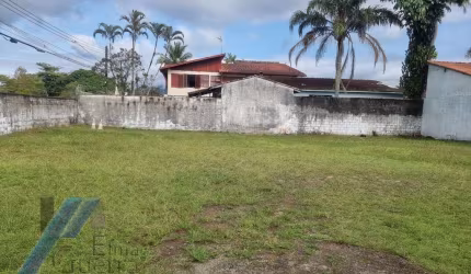 Ubatuba, Centro, Praia do Cruzeiro - Belo terreno com 668 m2, doc Escritura.
