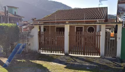 Ubatuba, Pereque Açu- Casa com 02 quartos sendo 01 suite e edicula independente.