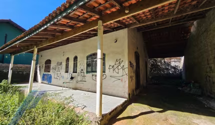Ubatuba, Ressaca - Casa inacabada com 02 dormitórios, sendo 01 suíte, precisa de reforma.