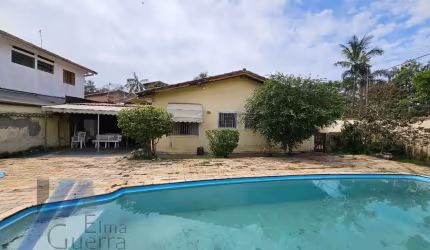 Ubatuba, Praia do Tenório - Belíssima casa de esquina com 602m², com área de lazer, a 150 metros da praia.