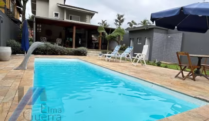 Ubatuba, Condominio Villas - Belíssima casa com 03 suítes e área de lazer.