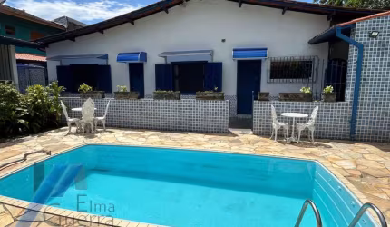 Ubatuba, Pereque Açu - Casa com 03 dormitórios sendo 01 suíte e área de lazer.