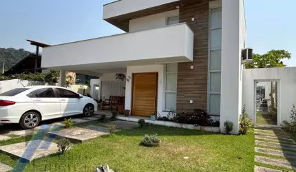 Ubatuba, Ubatuba Country - Casa sobrado com 04 suítes, espaço gourmet na área de lazer.