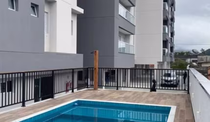 Ubatuba, centro, Apartamento mobiliado com 02 dormitórios sendo 01 suíte com área de lazer.