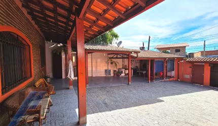 Ubatuba, Pereque Açu - Casa com 03 dormitórios sendo 02 suítes com energia solar.