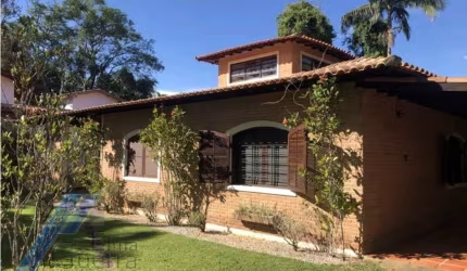 Ubatuba, Itamambuca - Casa com 03 dormitórios a 150 metros do mar, com 1028 m2 de terreno.